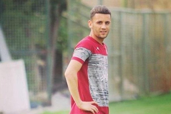  بازیکن اسبق پرسپولیس  مانده ام چگونه پنجره نقل و انتقالات باز شد یک روزه قرار بود ۶۰ میلیون بدهند اما ۳ سال گذشت