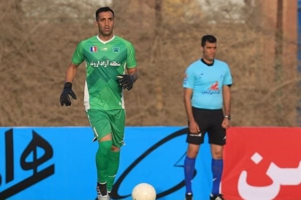 فلاحزاده صنعت نفت را به حال خودش رها کردهاند