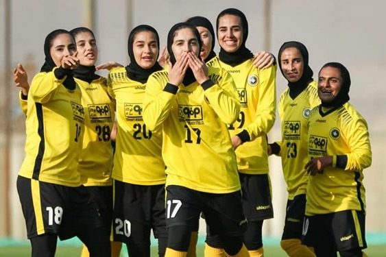 سپاهان اصفهان 2 شهرداری بم 1 مدافع عنوان قهرمانی در طوفان زرد گرفتار شد