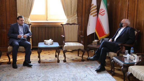 خبر ویژه تماس تلفنی جواد ظریف با اینفانتینو و شیخ سلمان دادن میزبانی به بحرین جوانمردانه نیست