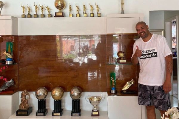  مورد عجیب آدریانو؛ خانه اش را فروخته و با جام‌هایش در هتل زندگی می‌کند