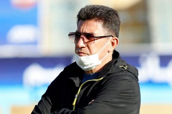  تفریحات غیر فوتبالی قلعه‌نویی  سرمربی گل‌گهر دست به راکت شد+عکس