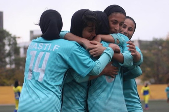 شهرداری سیرجان 3 - سپاهان اصفهان صفر برد با طعم قهرمانی