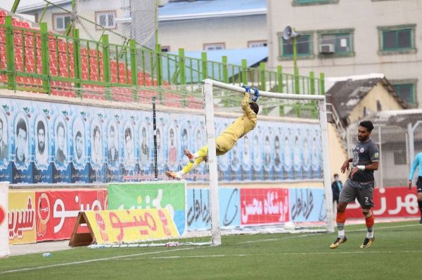 منادی نقش کمک داور پشت خط چیست