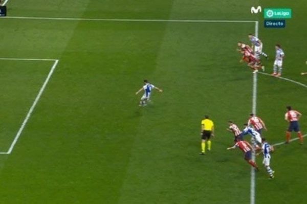 صحنه پنالتی آلاوز به اتلتیکو مادرید جنجالساز شد؛ باید تکرار میشد