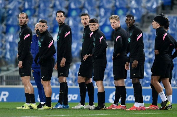 عکسی از بازیکنان بارسلونا که سوژه شد؛ کجا را نگاه میکنند