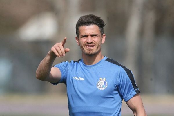  ماجرای رگ های بیرون‌زده کاپیتان استقلال  عکس