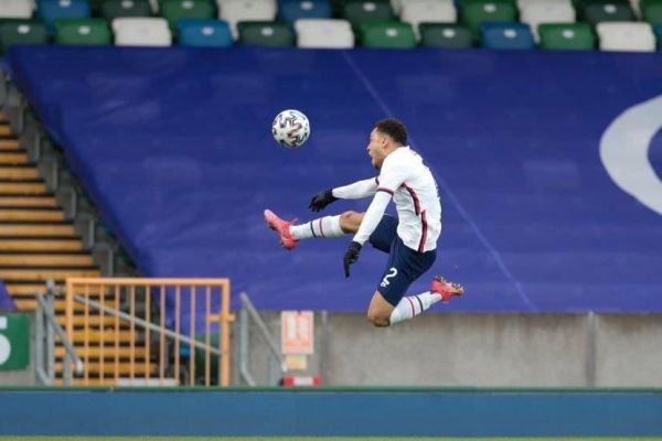  عکس؛ پرش زیبای مدافع بارسلونا در بازی برای آمریکا