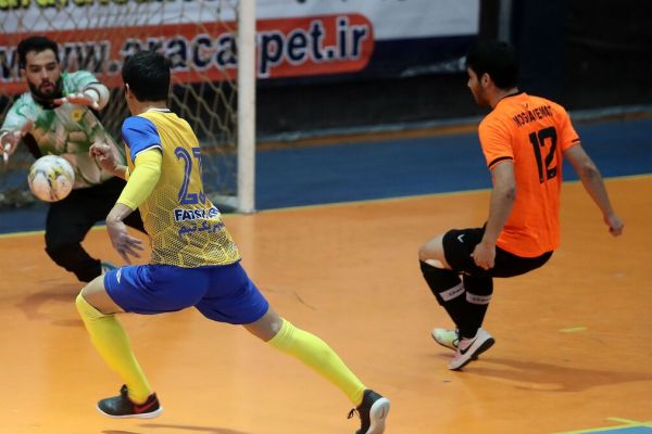 صدرنشینی سنایچ ساوه و شکست مدافع عنوان قهرمانی در لیگ برتر فوتسال