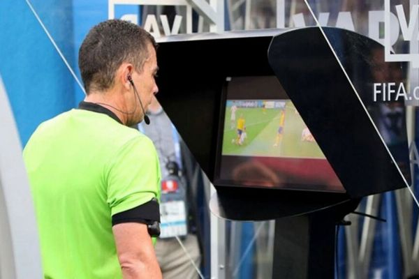  فدراسیون فوتبال ایران با فیفا برای خریداری وی اِی آر مکاتبه می کند