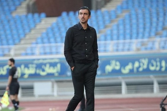  حاشیه بازی پدیده و پرسپولیس  نیمکت غیربهداشتی سرخپوشان  تذکر داور به رحمتی