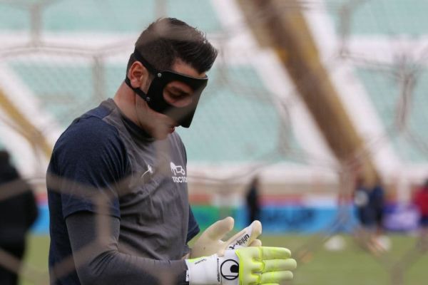 حاشیه بازی تراکتور و مس رفسنجان پوشش جدید اخباری و پیراهن متفاوت 2 بازیکن تراکتور + تصاویر