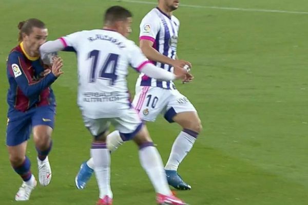 عکس؛ آرنج خوردن گریزمن از بازیکن وایادولید