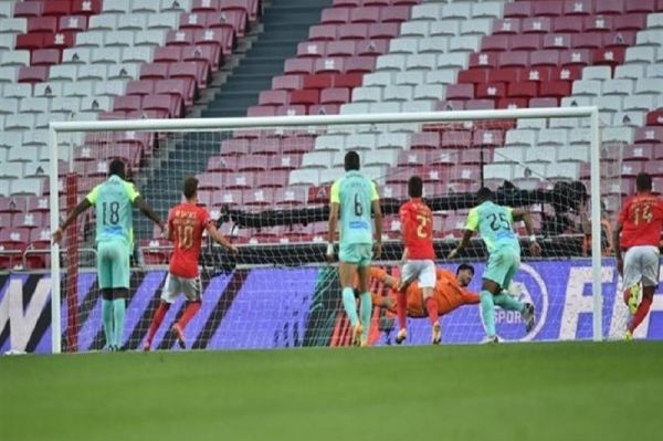  لیگ برتر پرتغال  شکست ماریتیمو در خانه بنفیکا در حضور ۹۰ دقیقه‌ای علیپور و عابدزاده