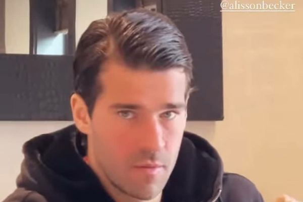 عکس؛ آلیسون بکر سبیل عجیب و غریب خود را تراشید