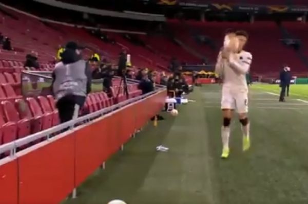  واکنش مدافع رم به حرکت زشت توپ جمع کن آژاکس