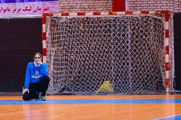 هانیه، لکی که دروازهبان است اما حامد نیست