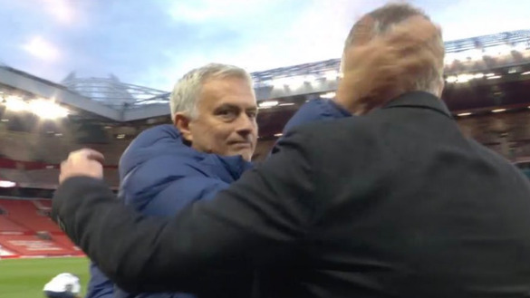 چرا مورینیو دوست ندارد توسط سولشر مورد نوازش قرار بگیرد