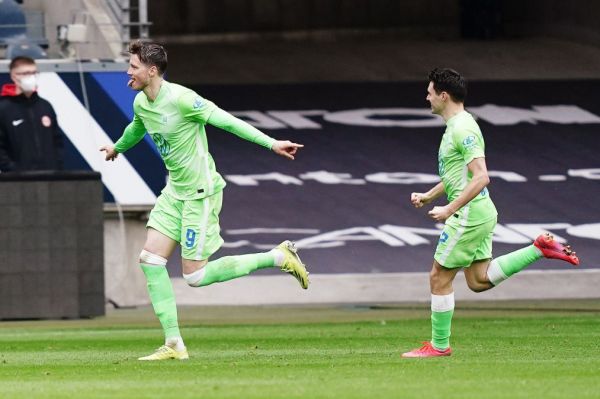 خشم ولفسبورگ از صحبت های بازیکن هلندی علیه واکسن کرونا