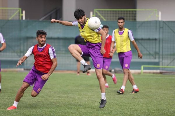  سرآسیایی در تمرین پدیده  عکس