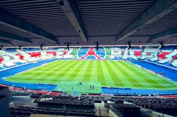  قابی دیدنی از ورزشگاه پارک ده پرنس برای نبرد پی‌اس‌جی و بایرن مونیخ