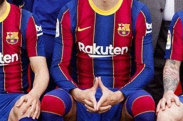  عکس؛ سوژه‌شدن ژست عجیب پیکه؛ از رونالدینیو تقلید کرد