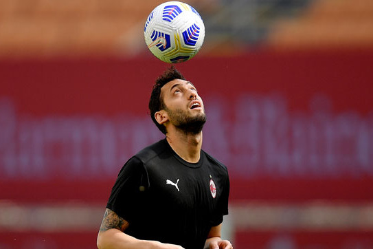  پاری‌سن‌ژرمن هم وارد گود شد؛ چالهان‌اوغلو به فرانسه می‌رود