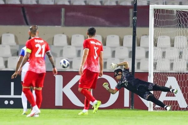 سایت کوره مهاجم شارجه خط دفاع تراکتور را آزار داد