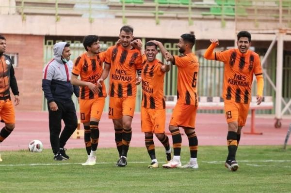 لیگ دسته اول فوتبال تداوم صدرنشینی مس کرمان و شکست ملوان، پارس جنوبی و هوادار