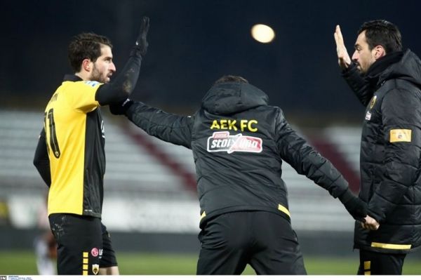 عذرخواهی کریم انصاریفرد از سرمربی آاِک پس از تنش اخیر