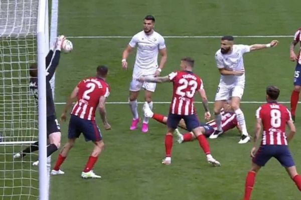  عکس؛ واکنش بی‌نظیر اوبلاک و نجات دروازه؛ به سبک ماتریکس