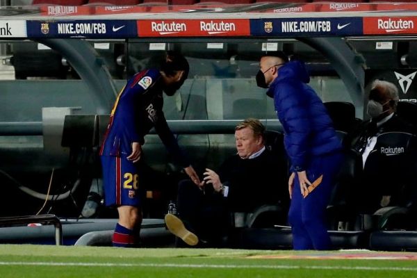  عکس؛ عصبانیت شدید کومان از مدافع بارسلونا؛ او را پس زد