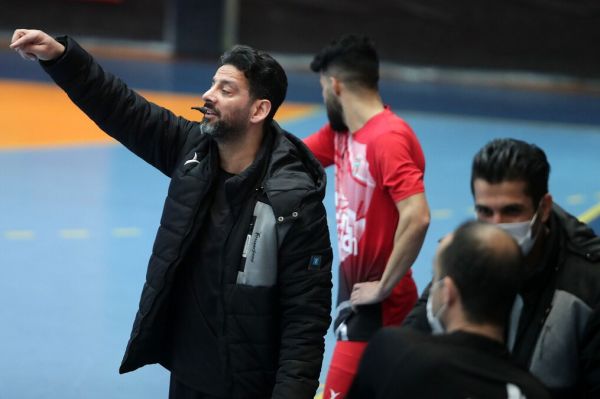 سرمربی فوتسال سنایچ امکانات ما با مس و گیتیپسند قابل مقایسه نیست