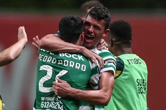  امید تیم طارمی برای قهرمانی کم شد  برد دراماتیک رقیب پورتو با 10 نفر