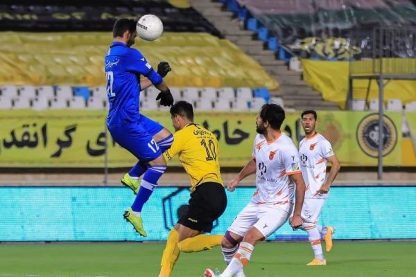 نوشیصوفیانی گل میزدم، در یاد همه میماند