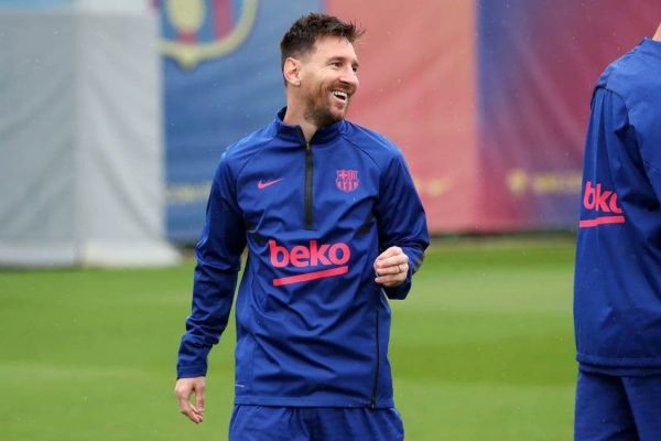 چهره شاداب مسی در آستانه بازیهای حساس بارسلونا عکس