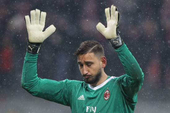  اعتراض تند هواداران میلان به دوناروما  این هفته تمدید نکردی، حق نداری بازی کنی