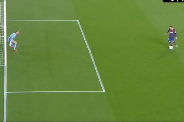 اگر ریباند پنالتی مسی گل نمیشد، داور آن را تکرار میکرد عکس