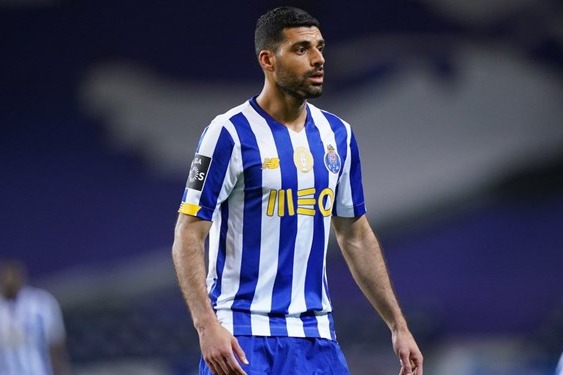 انتقاد تند یک بنفیکایی پس از پنالتی طارمی؛ مردم احمق نیستند، میفهمند پنالتیها غیرعادی است