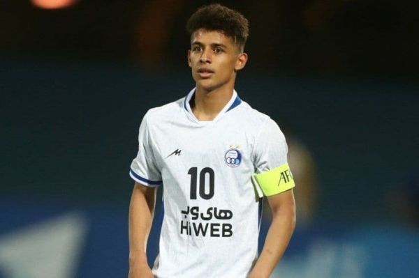 قایدی کاپیتان استقلال در بازی ذوبآهن