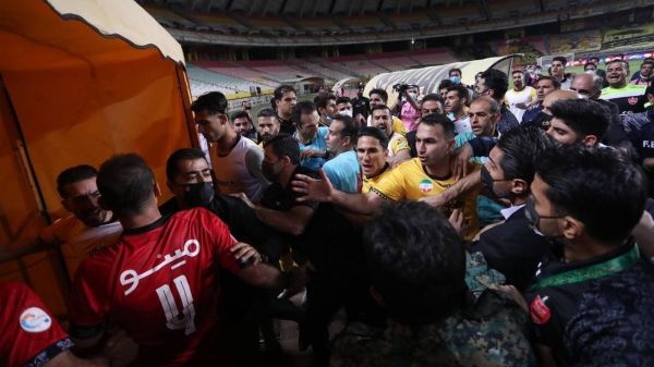 گزارش ویژه جزییات درگیری شدید بازیکنان دو تیم سپاهان و پرسپولیس در نقش جهان