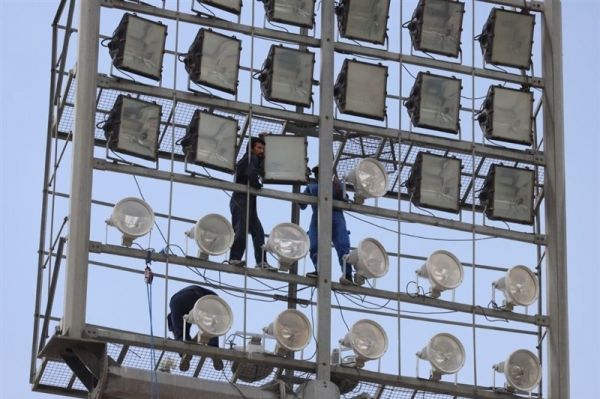 توضیحات سرپرست آلومینیوم اراک درباره پروژکتورهای ورزشگاه امام خمینی ره