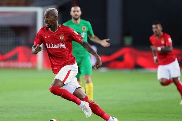 اقدام عجیب بازیکن مورد نظر رقیب آسیایی استقلال عکس