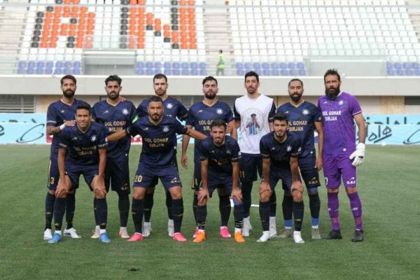  رختکن گل گهر پس از شکست ذوب آهن  عکس