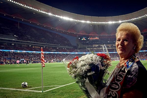  گزارش روز؛ دسته گلی که ۲۵ سال کنار نقطه کرنر ورزشگاه اتلتیکو قرار دارد