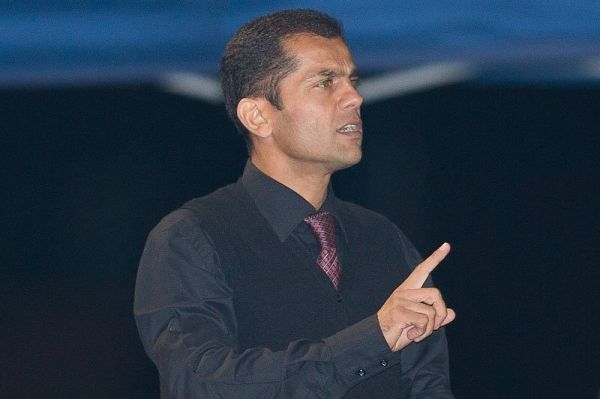 به یاد برق شیراز بی رحم و منسجم عکس