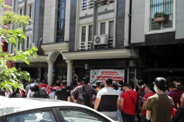  تجمع هواداران پرسپولیس مقابل فدراسیون و باشگاه