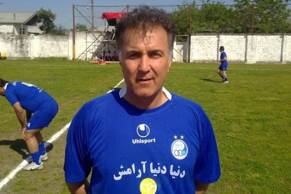 اردستانی حرکت قایدی مقابل ذوب آهن حرفهای بود اشتباهات داوری زیاد شده است