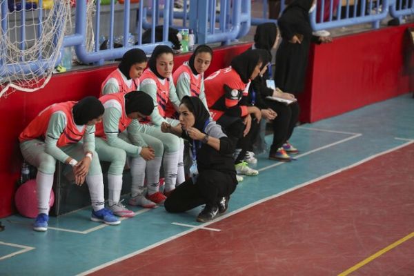  شهناز یاری  بازی با نفت فینال لیگ است  فوتسال زنان حرفه‌ای شده است