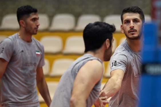 ملیپوش والیبال ایران حین بازی راهی اتاق ایزوله شد